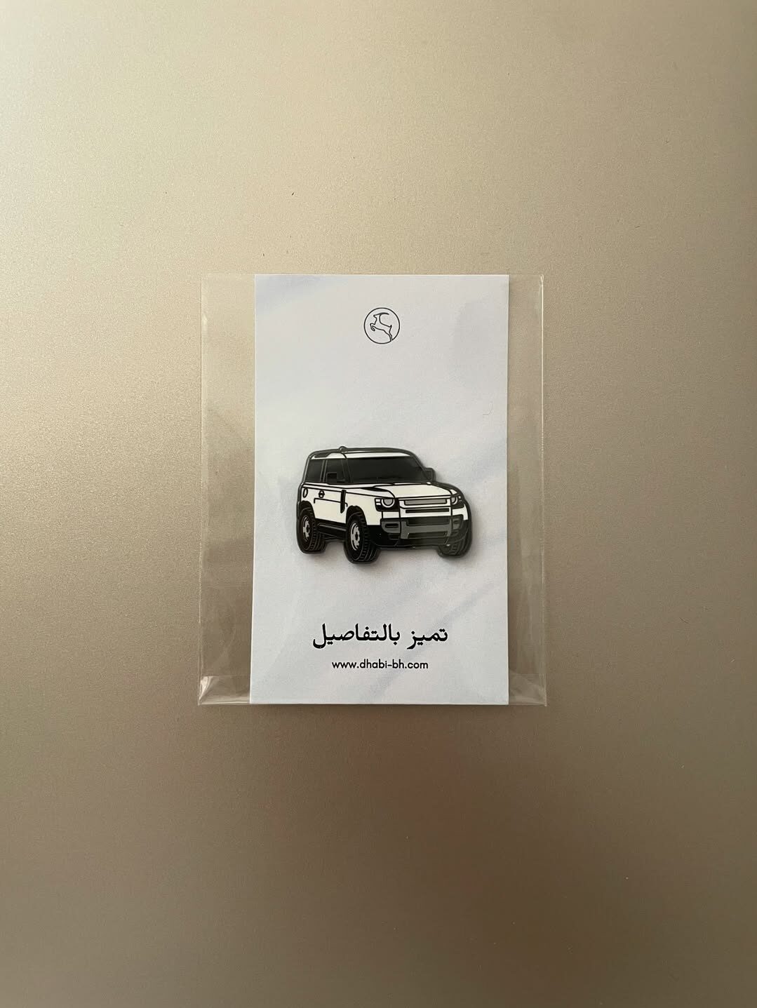 دبوس لاند روفر ديفندر مينا فاخر - إضافة مثالية لمحبي الديفندر